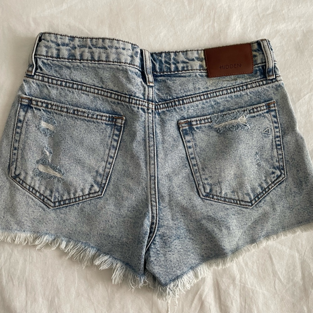 HIDDEN Los Angeles Distressed Denim Shorts - Picture 7 of 7